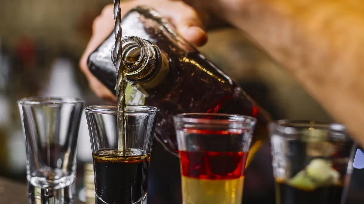Proibição de bebidas alcoólicas canadenses entra em vigor nos EUA
